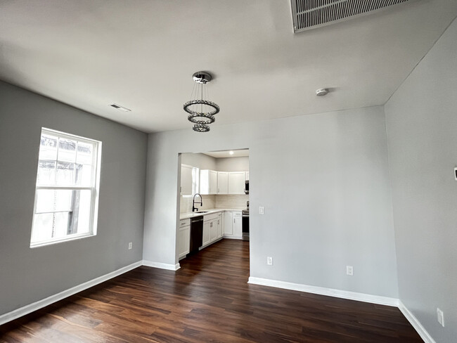 Building Photo - 1617 Heiman St
