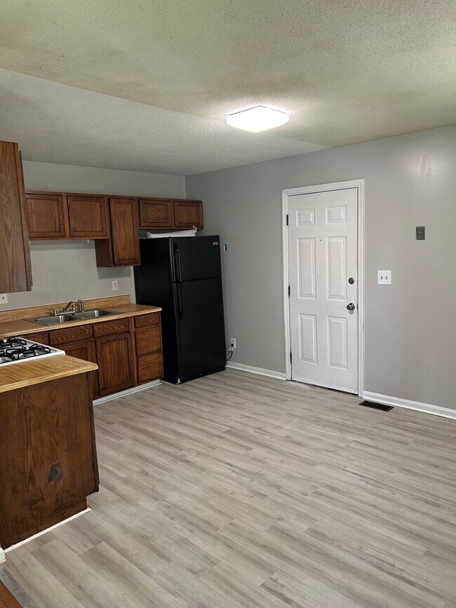 Foto del edificio - Welcome to this charming 3 bedroom, 2 bathroom home located in Spartanburg, SC.