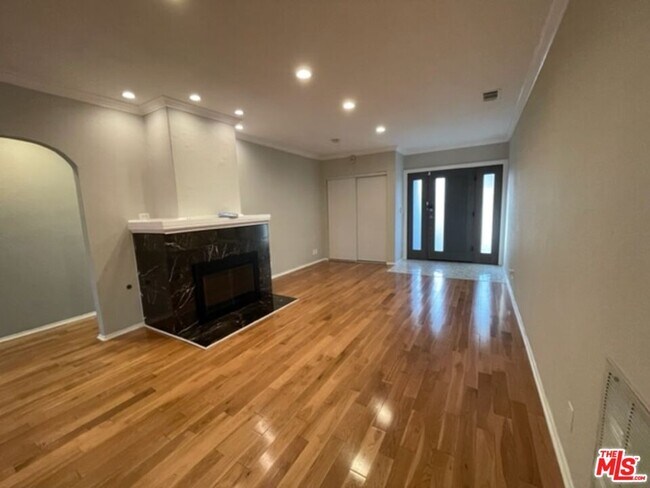 Foto del edificio - 4834 Noble Ave