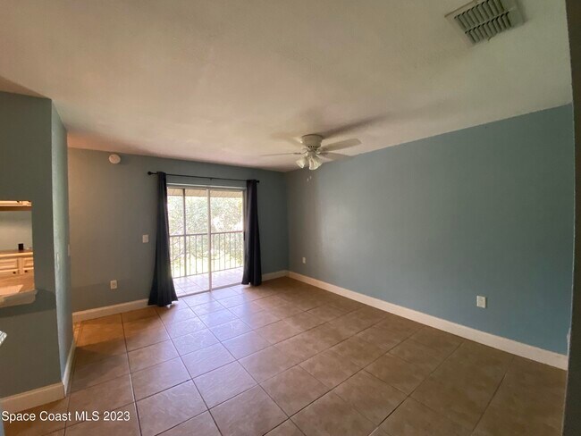Building Photo - 210 Spring Dr
