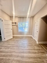 Building Photo - 921 N 19th Ave