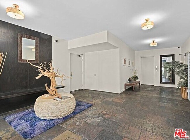 Building Photo - 1351 N Orange Dr