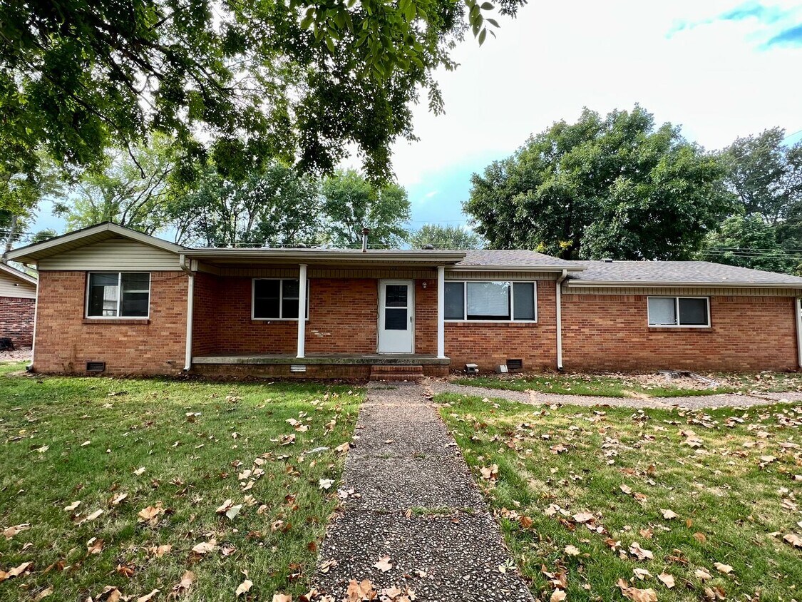 Primary Photo - Spacious 4 Bedroom Home Available Now!