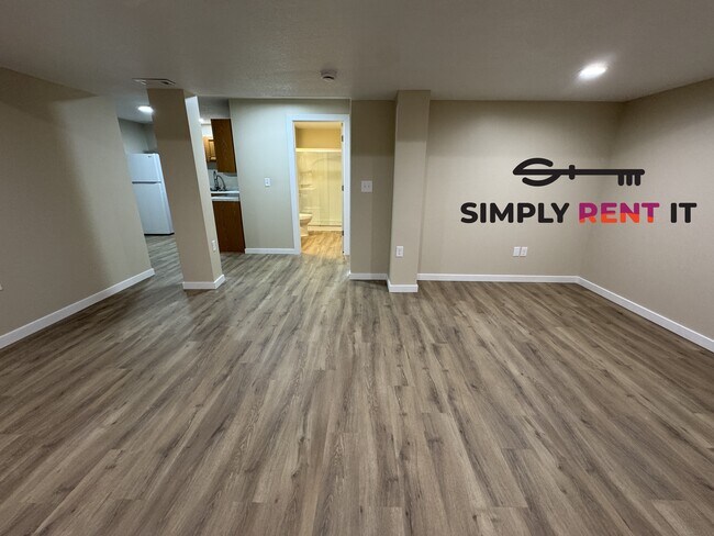 Foto del edificio - All Utilities Included, 1 Bed, New Renovation, Lower Level