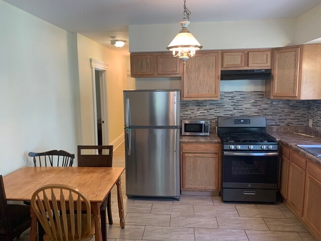 Kitchen and dining room - 454 Westcott St