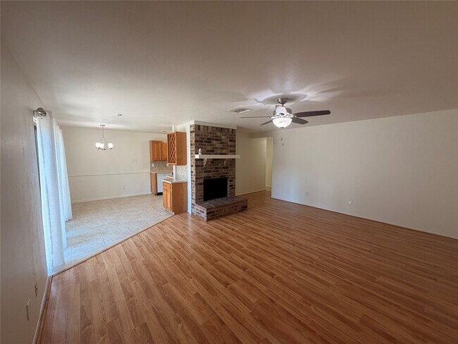 Foto del edificio - 3214 Big Spruce Dr