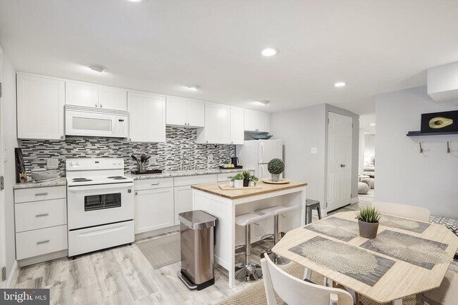 Foto del edificio - 3817 Cathedral Ave NW