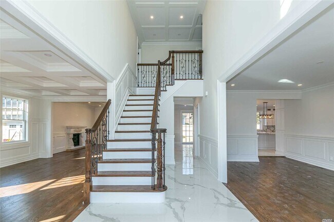 Building Photo - 155 Elm St