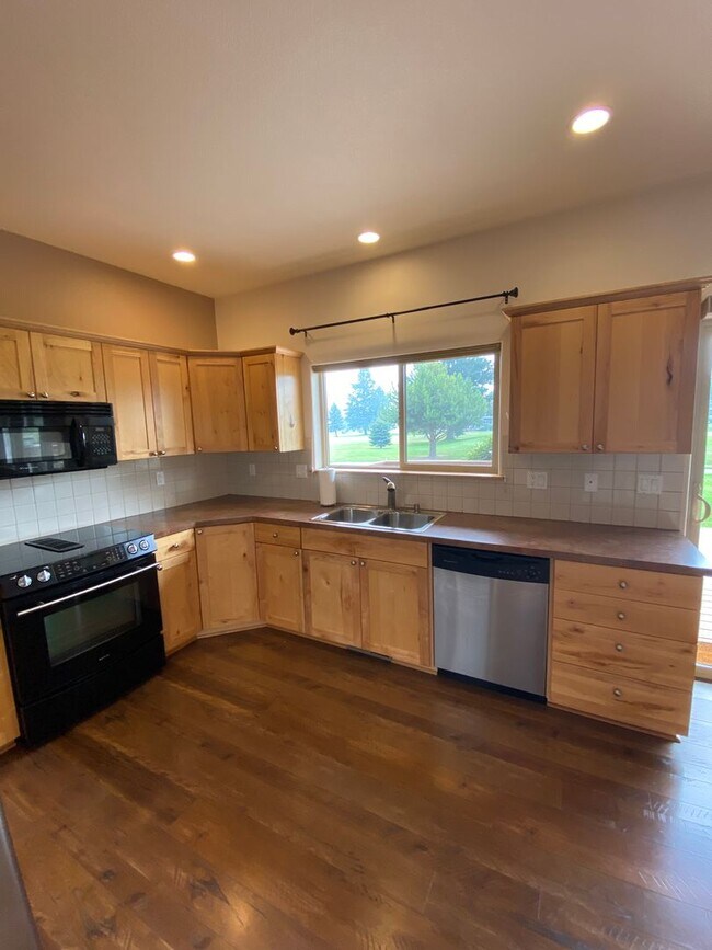 Foto del edificio - 106 Ironwood Dr