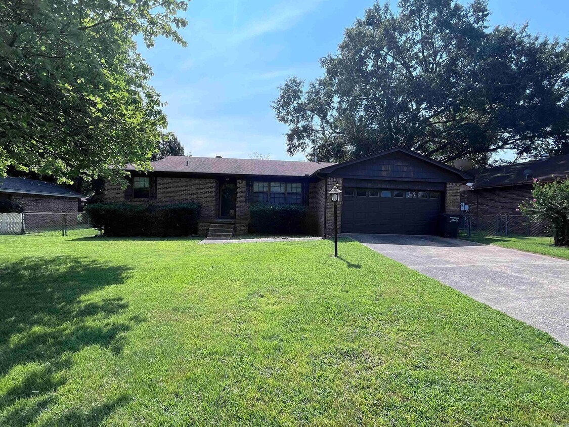 Foto principal - 215 Berkshire Cir