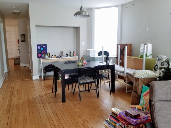 Foto del edificio - 4954 W Irving Park Rd