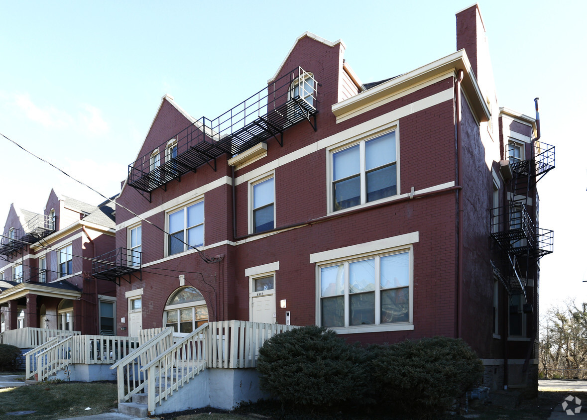 Primary Photo - Fulton Chateau