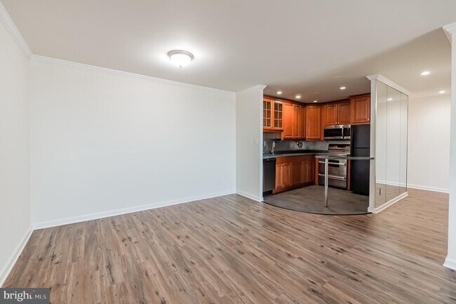 Foto del edificio - 9701 Fields Rd