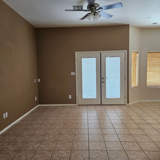 Building Photo - Updated 3 bedroom rental