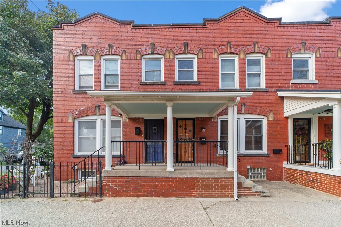 Primary Photo - 3706 Clinton Ave