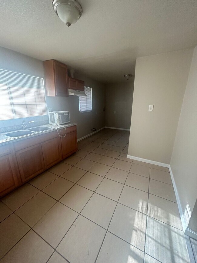 Foto del edificio - Cozy Apartment in Arvin Awaits Your Arriva...
