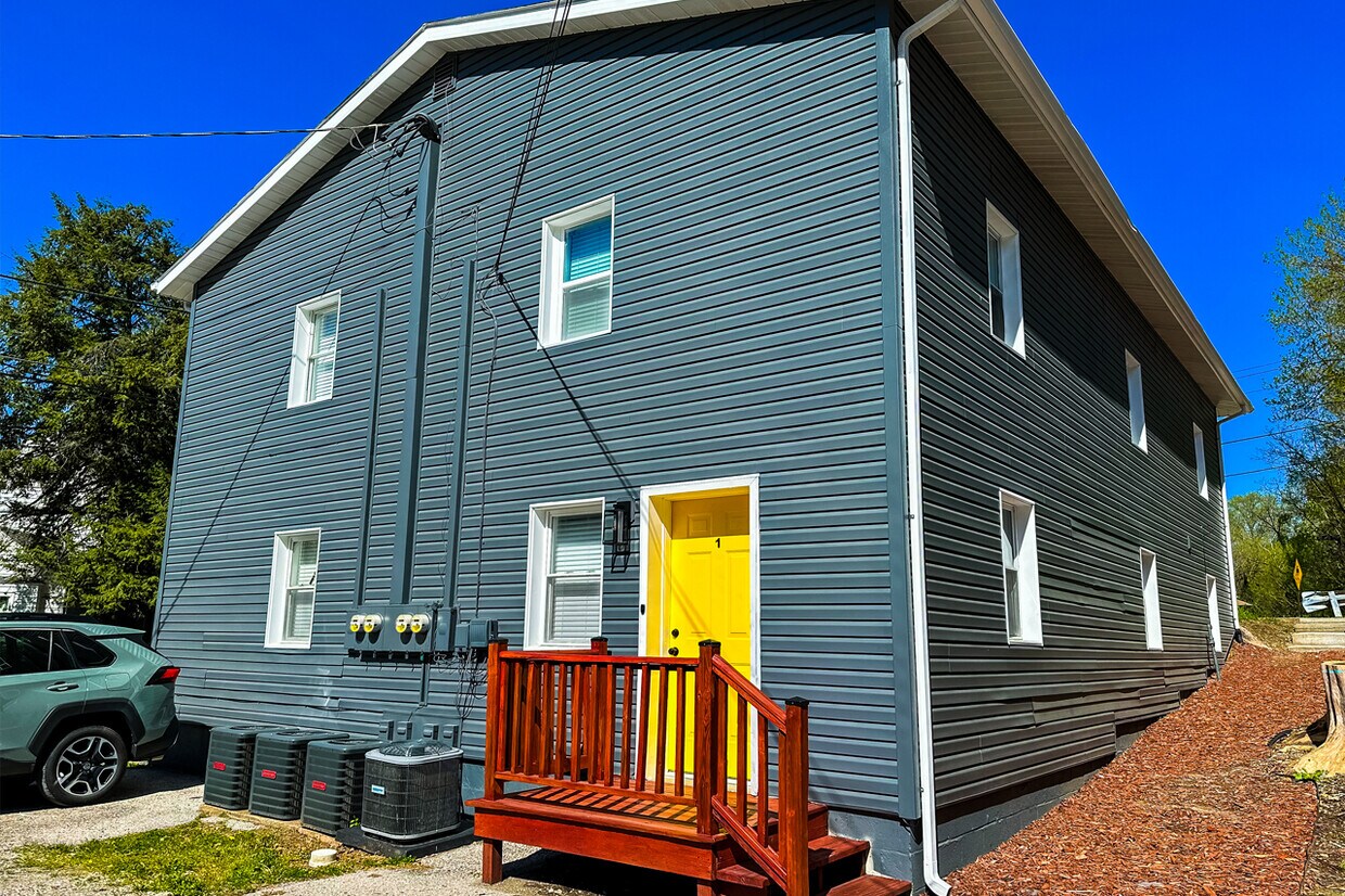 2001 Brown St Unit 1, Alton, IL 62002 Apartments in Alton, IL