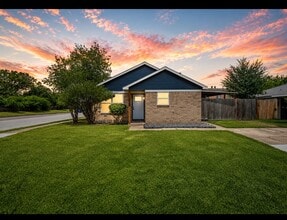 Building Photo - 4640 Orange Cir S