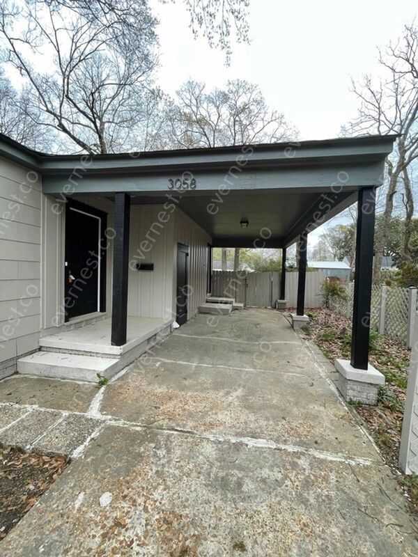 Building Photo - 3058 Windsor Ave