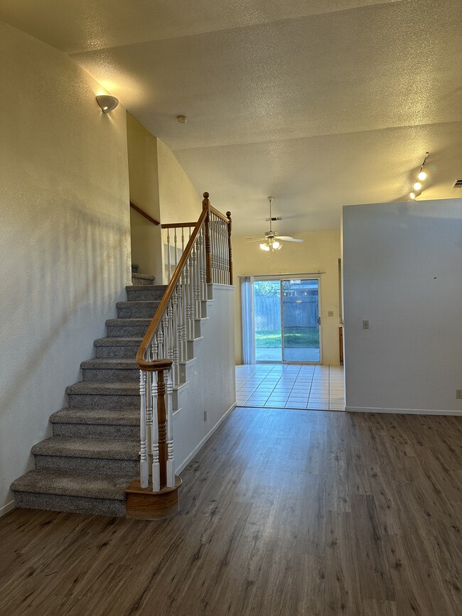 Building Photo - 1003 Kate Linde Cir