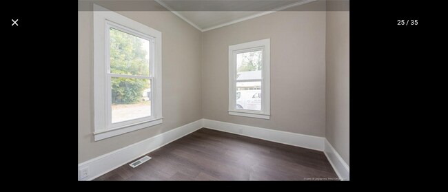 Building Photo - 204 N East St