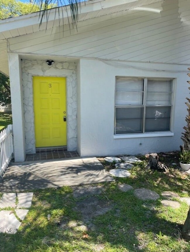 Building Photo - 419 Pineapple St
