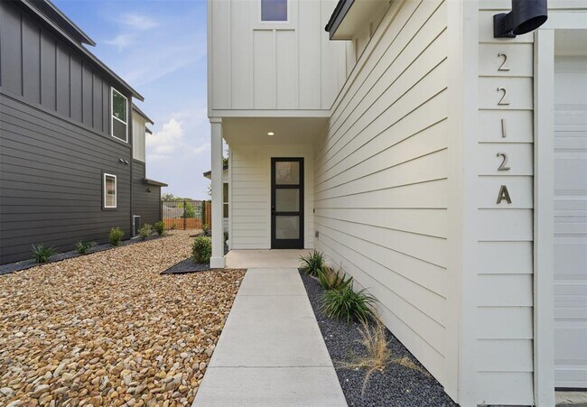 Foto del edificio - 2212 Yellow Jacket Ln