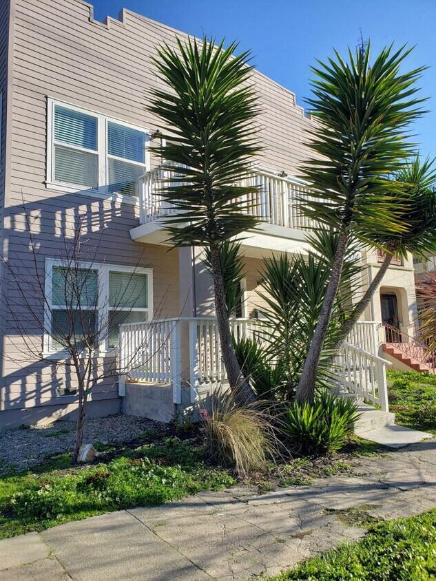Foto principal - 2 bedroom in Oakland CA 94609