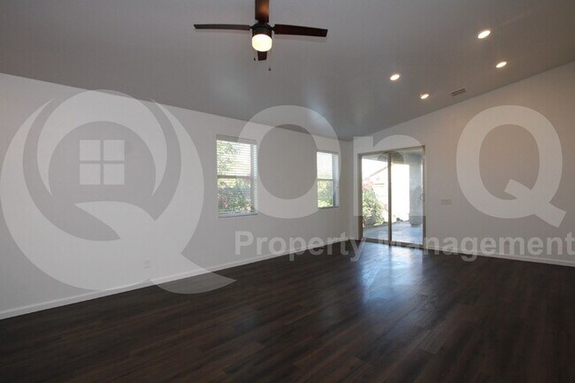 Foto del edificio - 1618 E Grove St