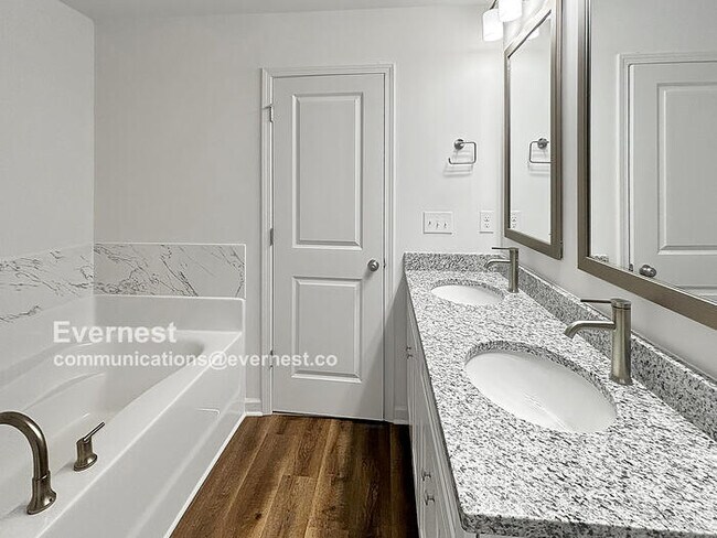 Foto del edificio - 3028 Reid Ave