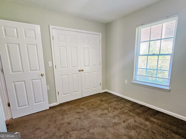 Building Photo - 3454 Wilmington Dr