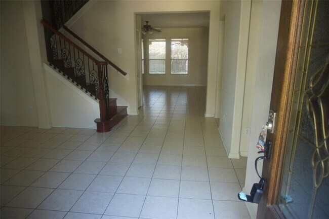Building Photo - 7450 Oakwood Canyon Dr