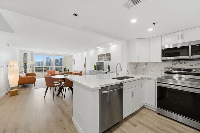 Foto del edificio - 1717 N Bayshore Dr