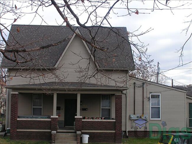 Building Photo - 715 N 10th St
