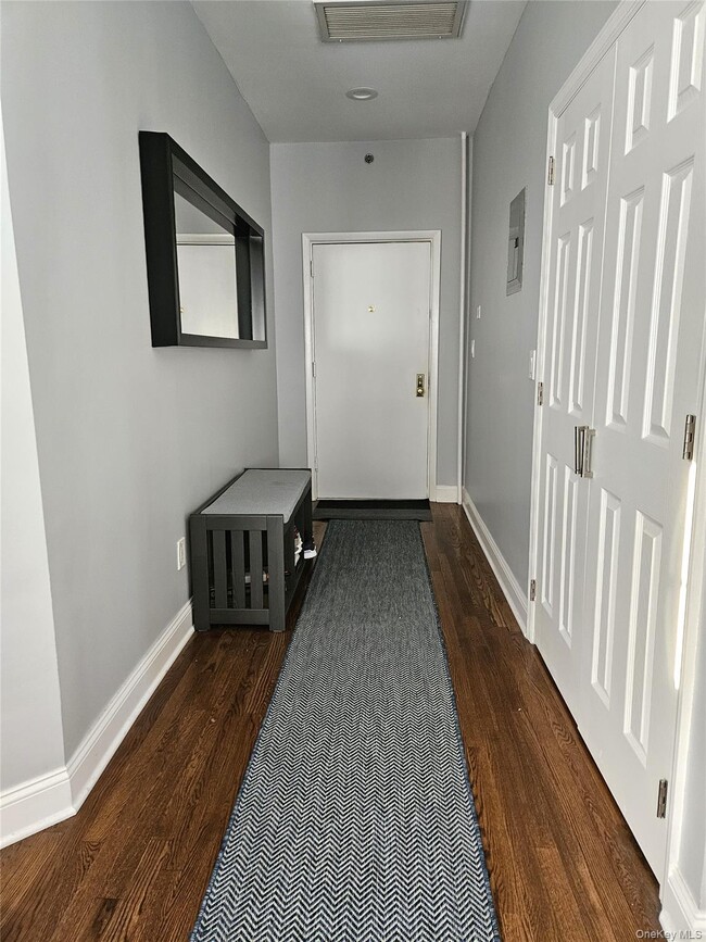 Building Photo - 93 Hempstead Ave