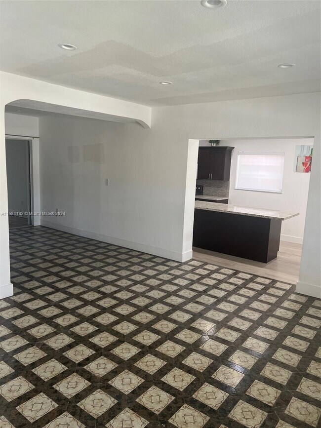 Building Photo - 220 SW 51st Pl