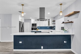 Building Photo - 851 SW 49th Terrace