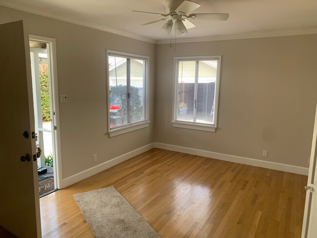 living room - 1022 N Hudson Ave