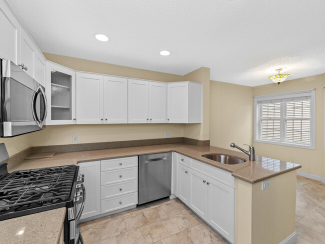 Foto del edificio - 4 Knollwood Ct