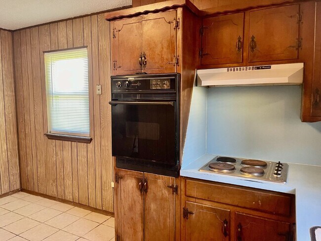 Building Photo - Three bedroom home in South OKC.