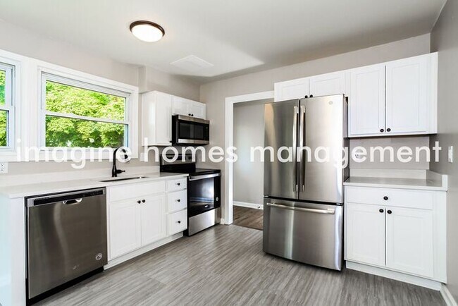 Foto del edificio - Pets Welcome! 3 Bedroom Ranch in Forest Park