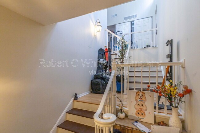 Foto del edificio - 102 Ledgebrook Dr