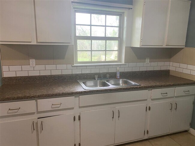 Foto del edificio - 9239 Forest View St