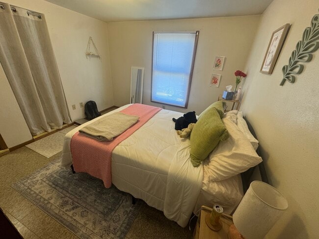 Foto del edificio - 1009 W 22nd St