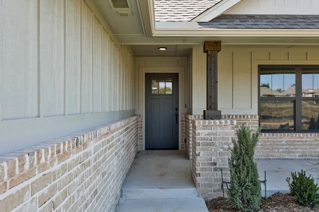 Building Photo - Brand New Home In Noble!