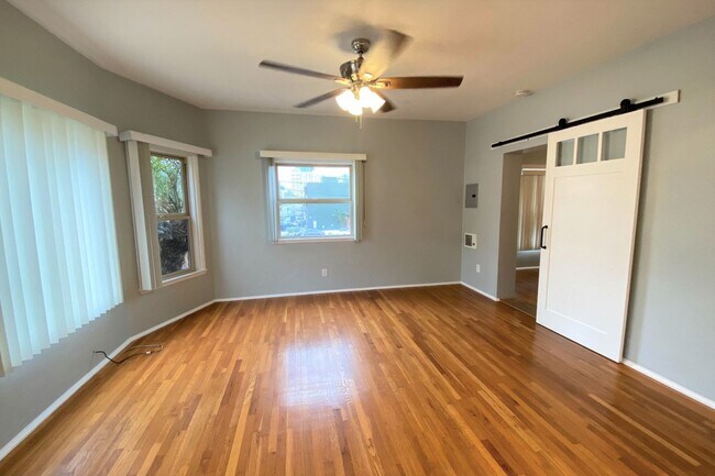 Foto del edificio - Must-See Bankers Hill 1BR, Parking Included, Pets Welcome