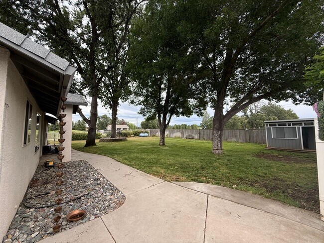 Building Photo - 3-bedroom, 2-bath home in Palo Cedro, situated on the golf course!
