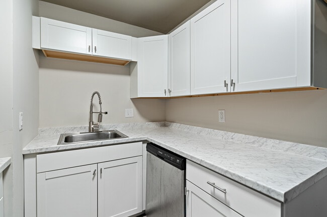 Kitchen - 4716 Trenton Dr