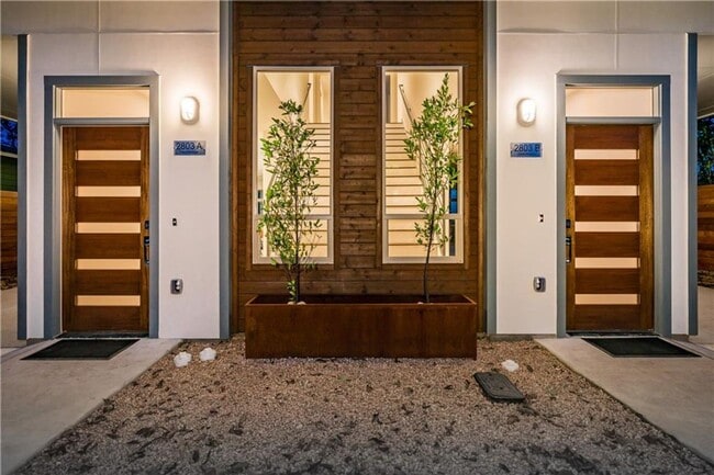 Building Photo - 2803 Crest Ave