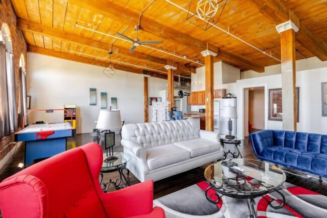 Building Photo - 226 Mt Elliott St